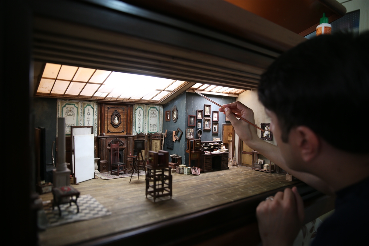 Iraklı sanatçının 'avuç içine' sığan eserleri - 10