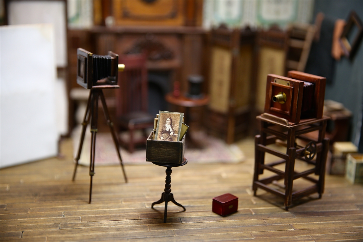 Iraklı sanatçının 'avuç içine' sığan eserleri - 12