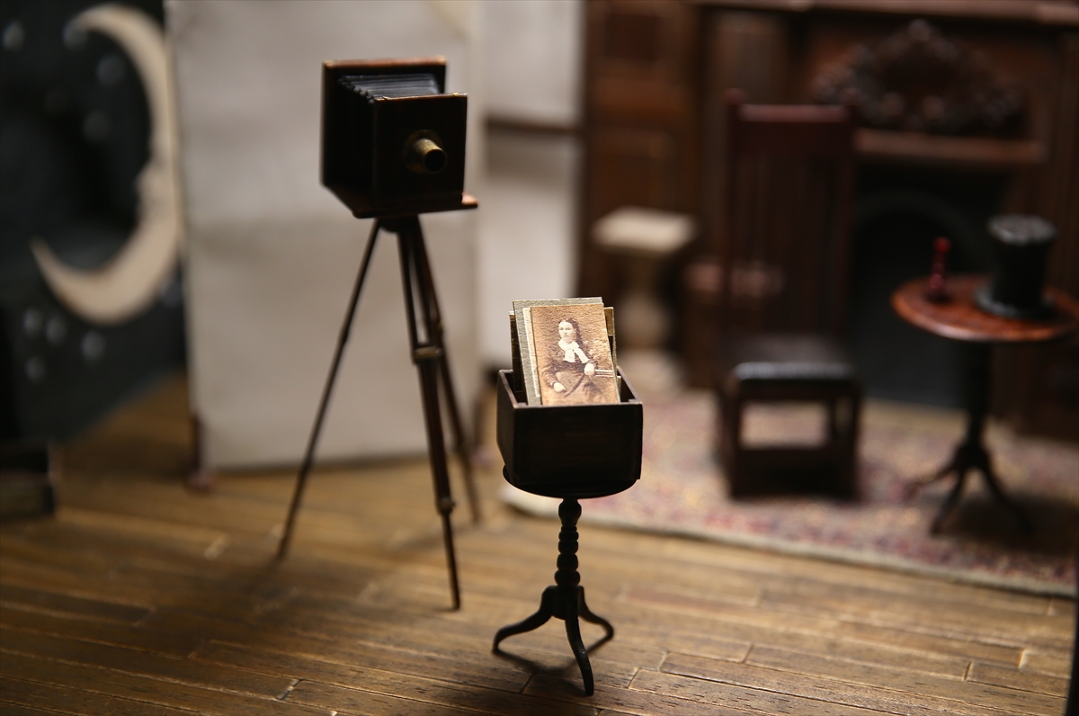 Iraklı sanatçının 'avuç içine' sığan eserleri - 13