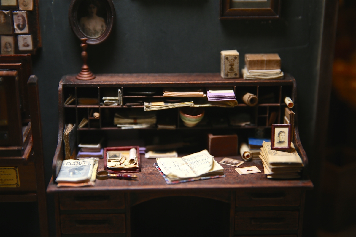 Iraklı sanatçının 'avuç içine' sığan eserleri - 16