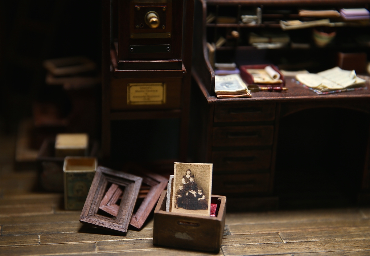 Iraklı sanatçının 'avuç içine' sığan eserleri - 17