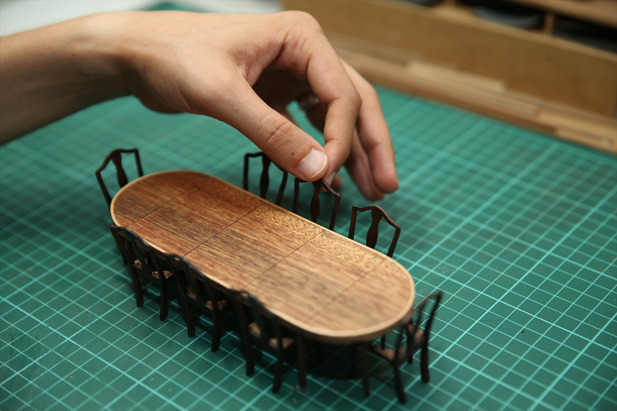 Iraklı sanatçının 'avuç içine' sığan eserleri - 19