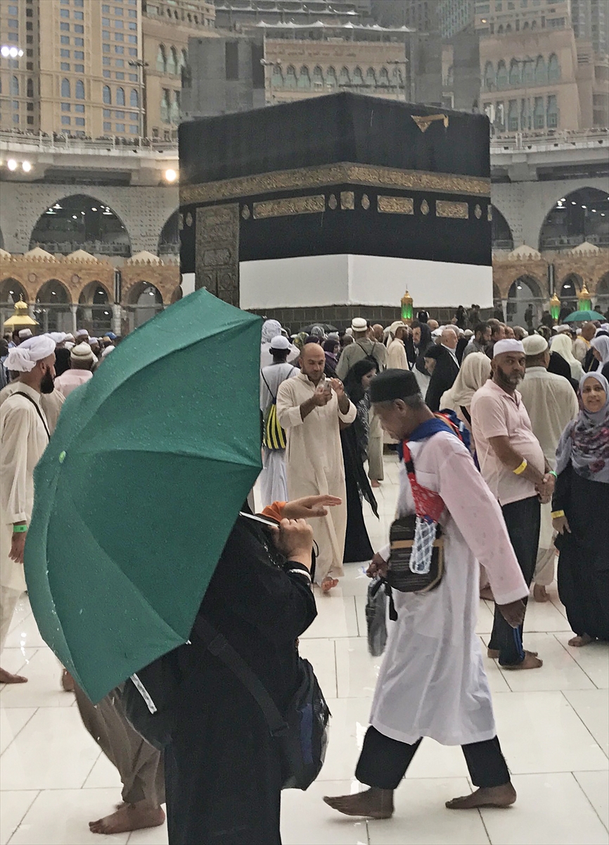 Kabe'de hacı adaylarının yağmur sevinci - 11