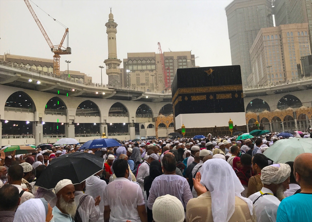Kabe'de hacı adaylarının yağmur sevinci - 18