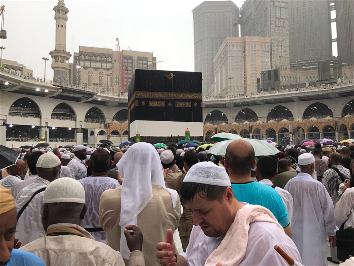 Kabe'de hacı adaylarının yağmur sevinci - 19