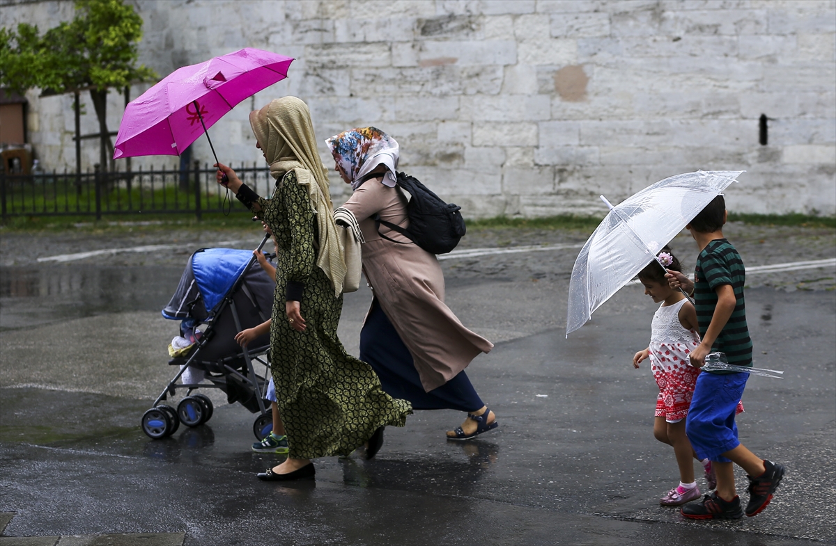 İstanbul'daki sağanak yağıştan kareler - 2