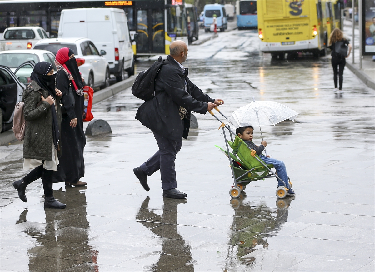 İstanbul'daki sağanak yağıştan kareler - 3