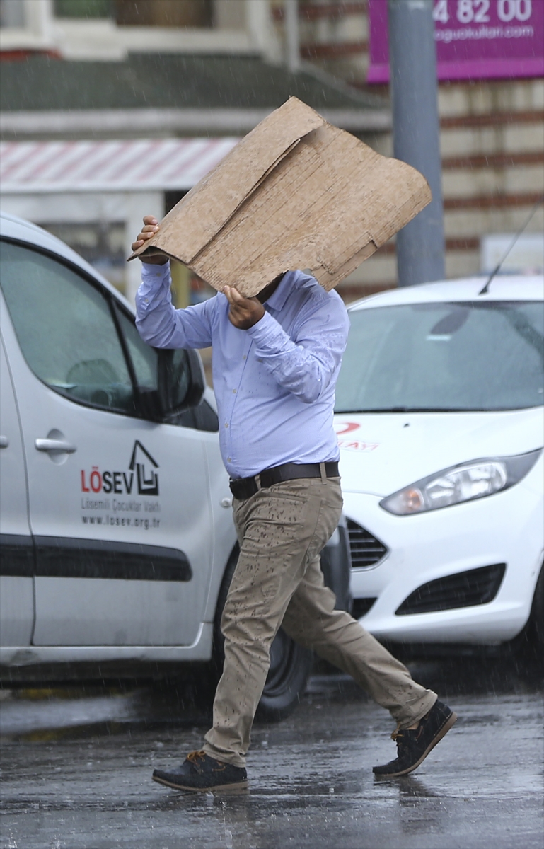 İstanbul'daki sağanak yağıştan kareler - 6