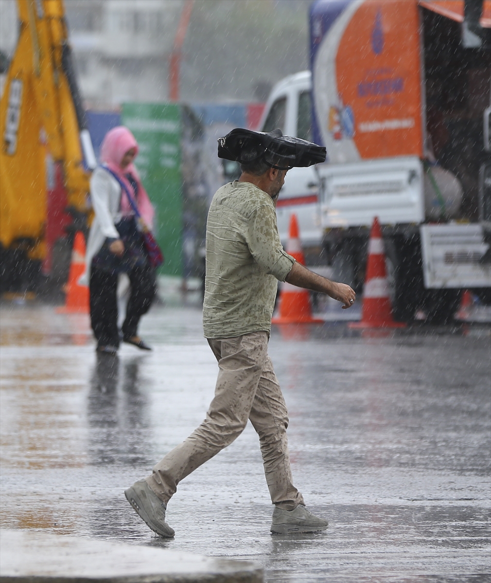 İstanbul'daki sağanak yağıştan kareler - 7