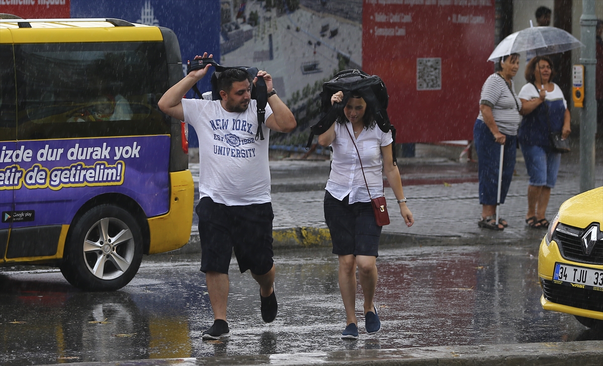İstanbul'daki sağanak yağıştan kareler - 8