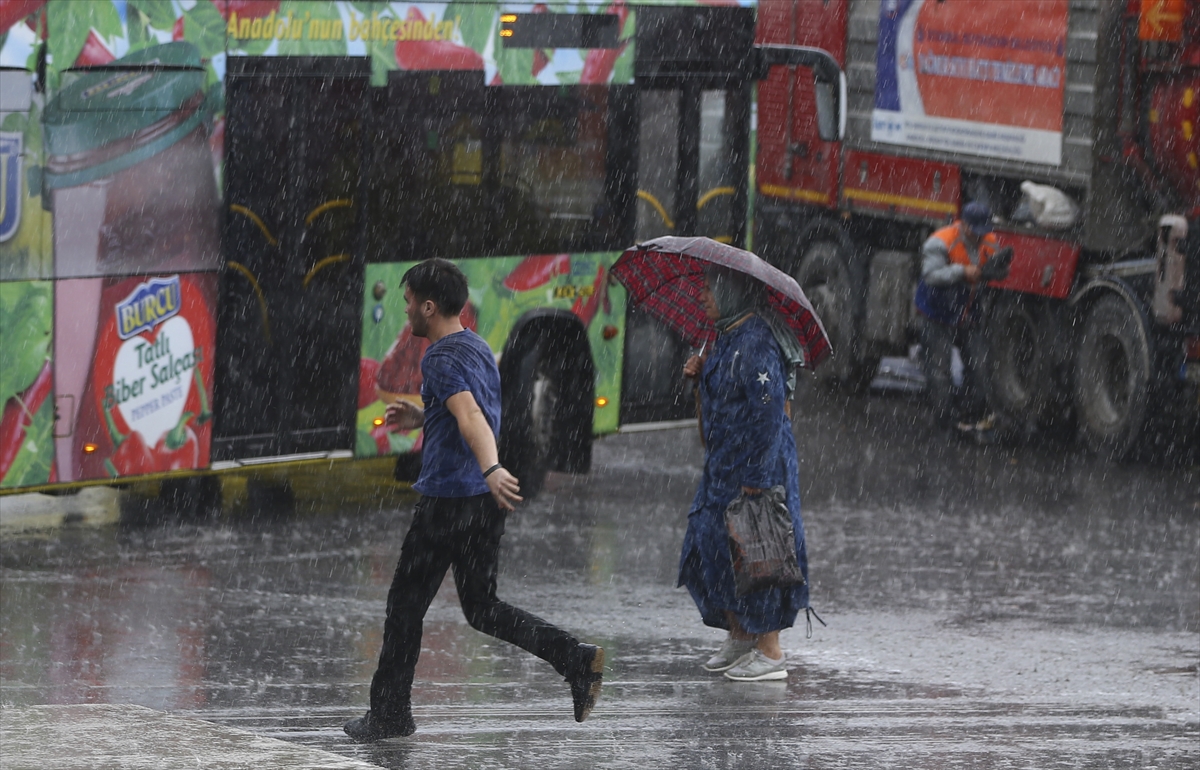 İstanbul'daki sağanak yağıştan kareler - 10