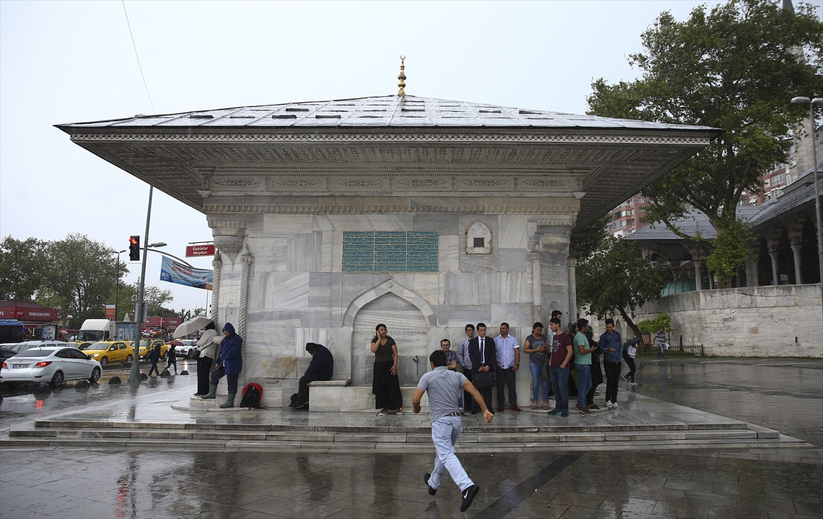 İstanbul'daki sağanak yağıştan kareler - 14