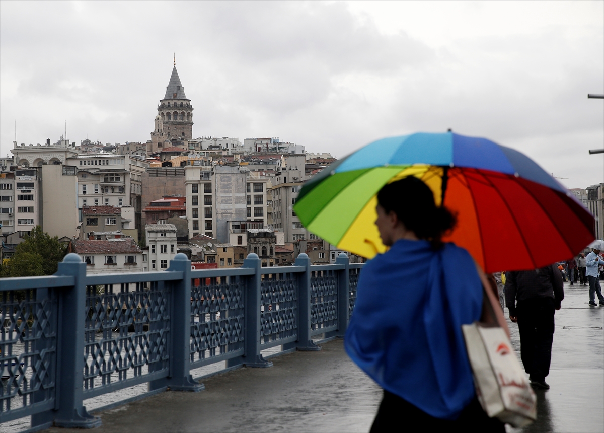 İstanbul'daki sağanak yağıştan kareler - 0