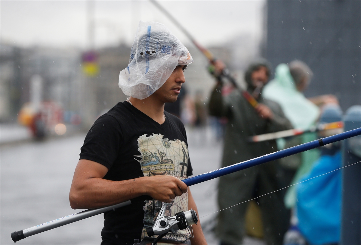 İstanbul'daki sağanak yağıştan kareler - 0