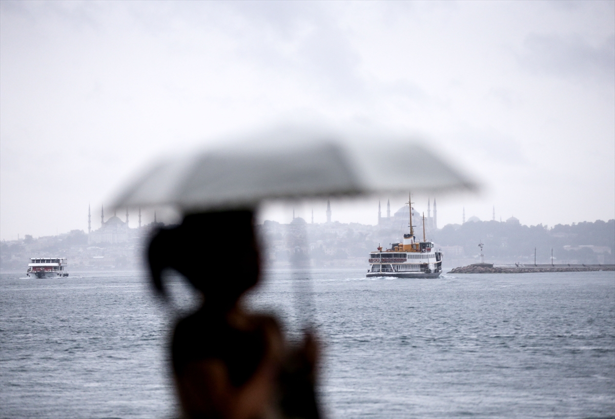 İstanbul'daki sağanak yağıştan kareler - 0