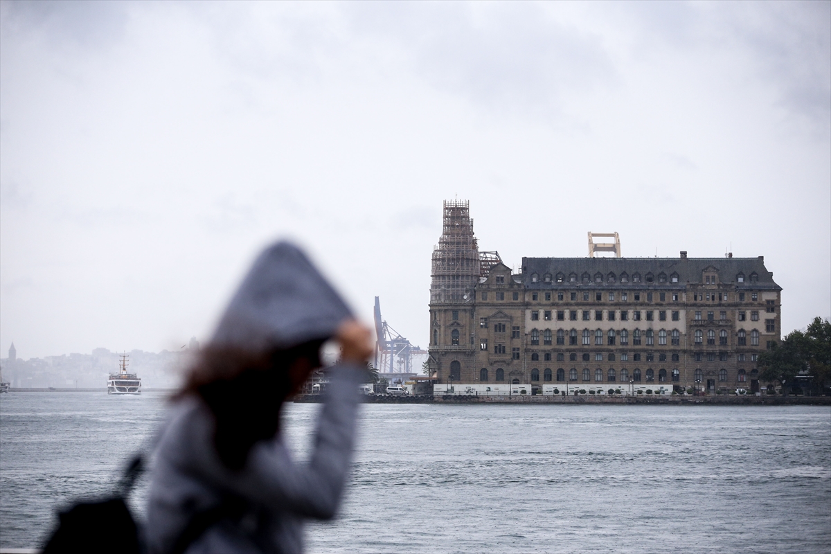 İstanbul'daki sağanak yağıştan kareler - 0