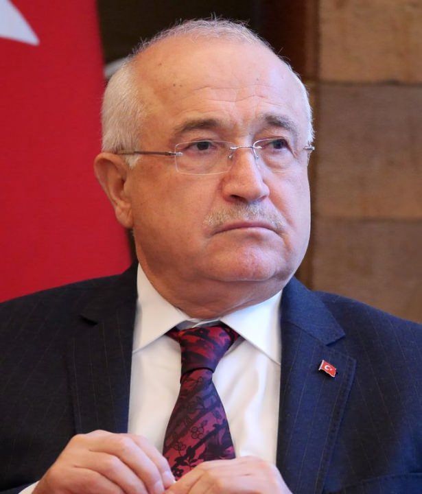 Siyasi isimler kaç yaşında? - 21