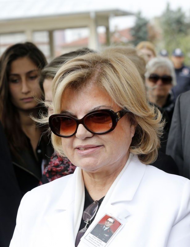 Siyasi isimler kaç yaşında? - 24