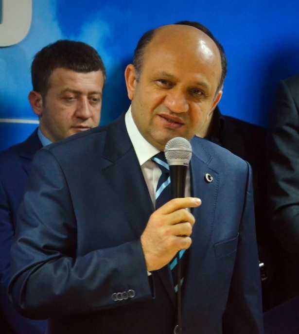 Siyasi isimler kaç yaşında? - 35