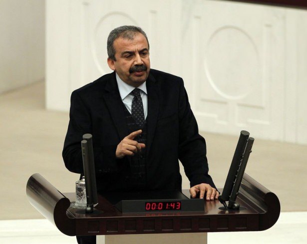 Siyasi isimler kaç yaşında? - 37