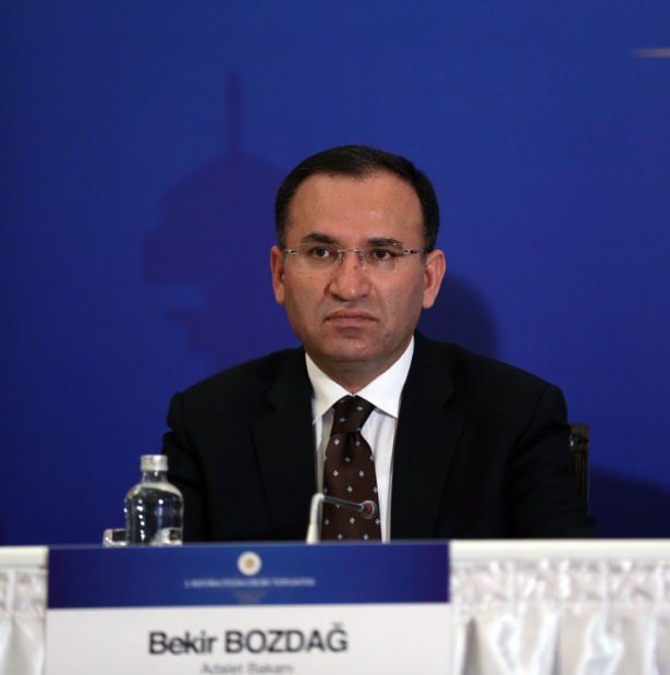 Siyasi isimler kaç yaşında? - 40