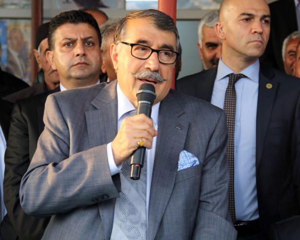 Siyasi isimler kaç yaşında? - 42