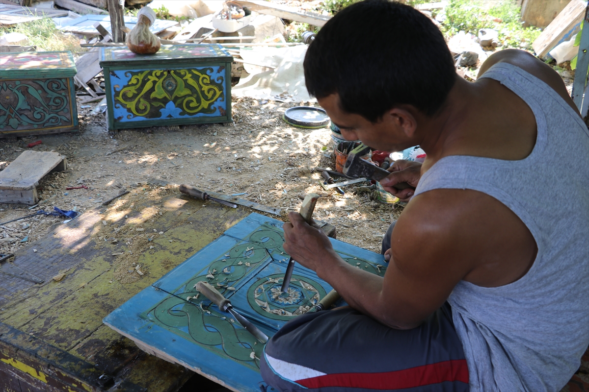 Hurda malzemelerinden sanat eseri yapıyorlar - 11