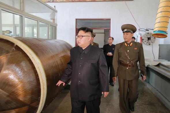 Kuzey Kore Lideri Kim Jong Un yeni füzeleri inceledi - 0
