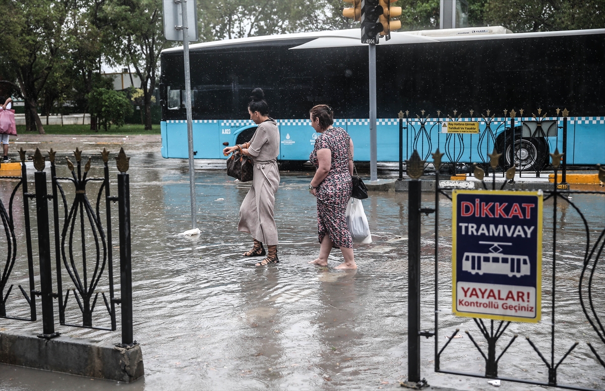 İstanbul'da beklenen yağış etkili oldu - 13