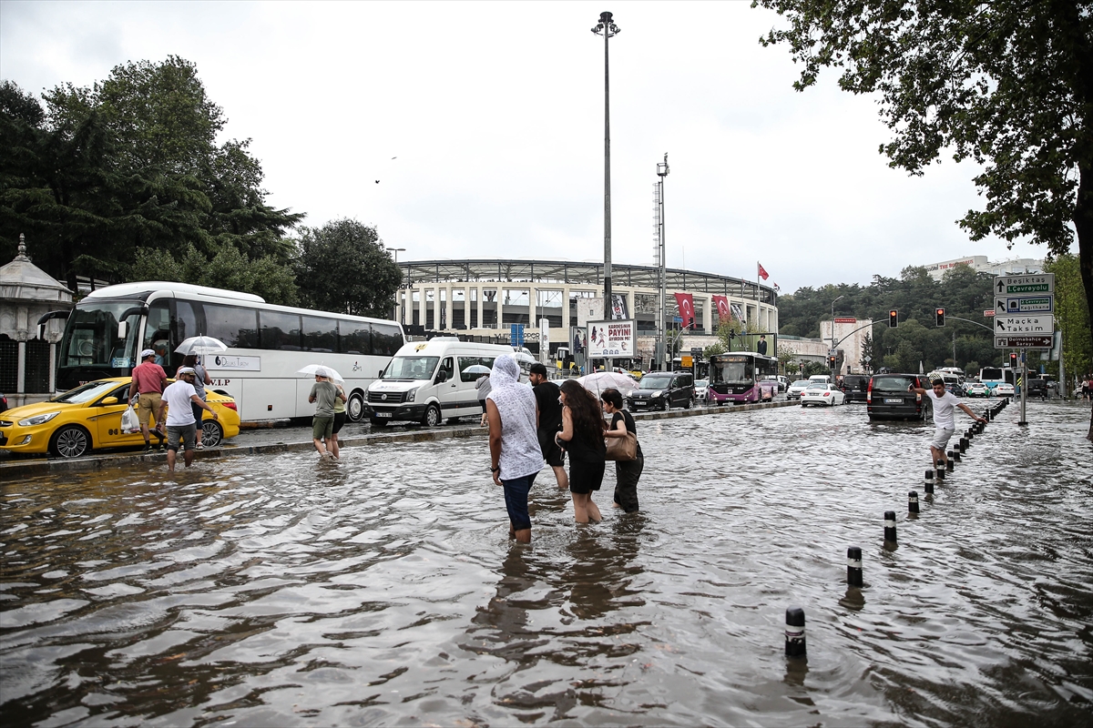 İstanbul'da beklenen yağış etkili oldu - 14
