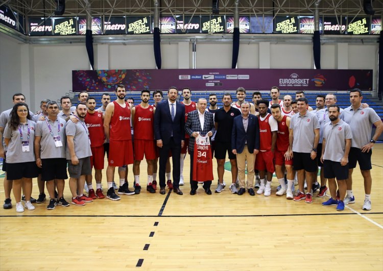 Cumhurbaşkanı'ndan 12 Dev Adam'a sürpriz ziyaret - 12