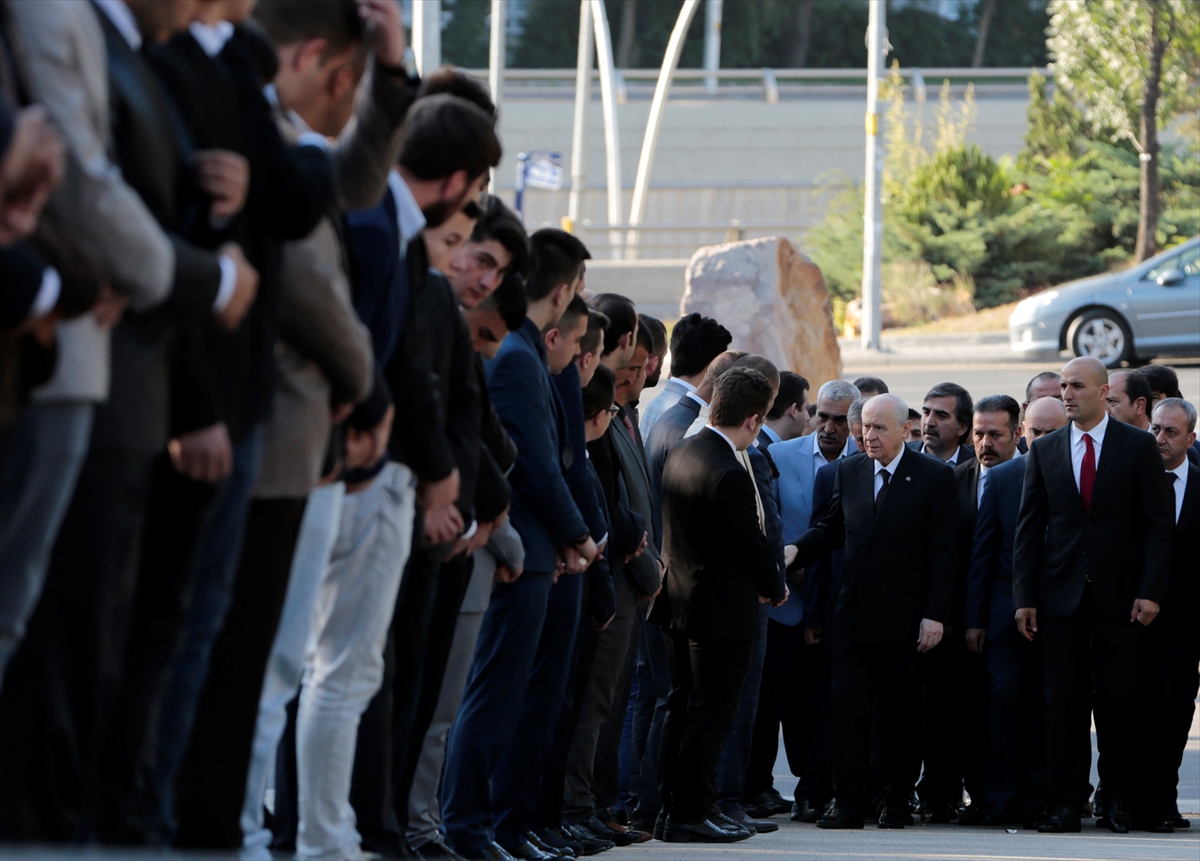 Bahçeli partililerle bayramlaştı - 0