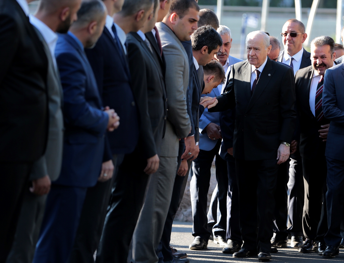 Bahçeli partililerle bayramlaştı - 0