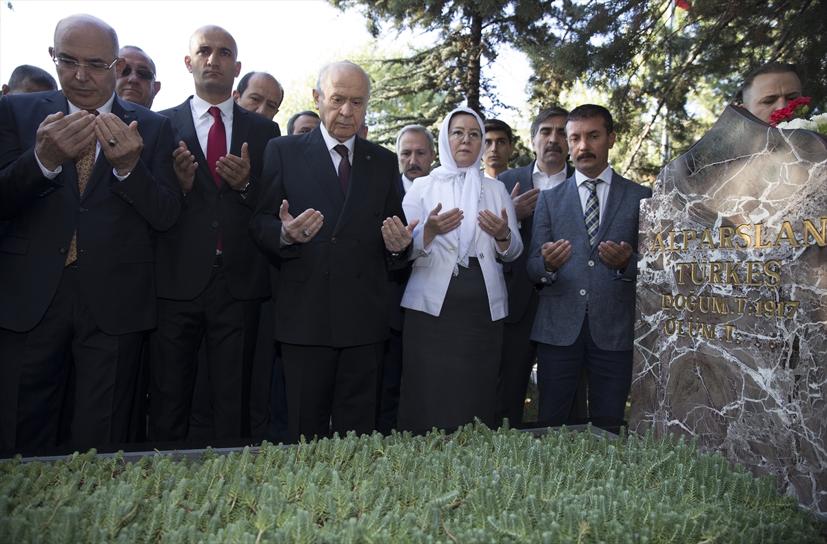 Bahçeli partililerle bayramlaştı - 0