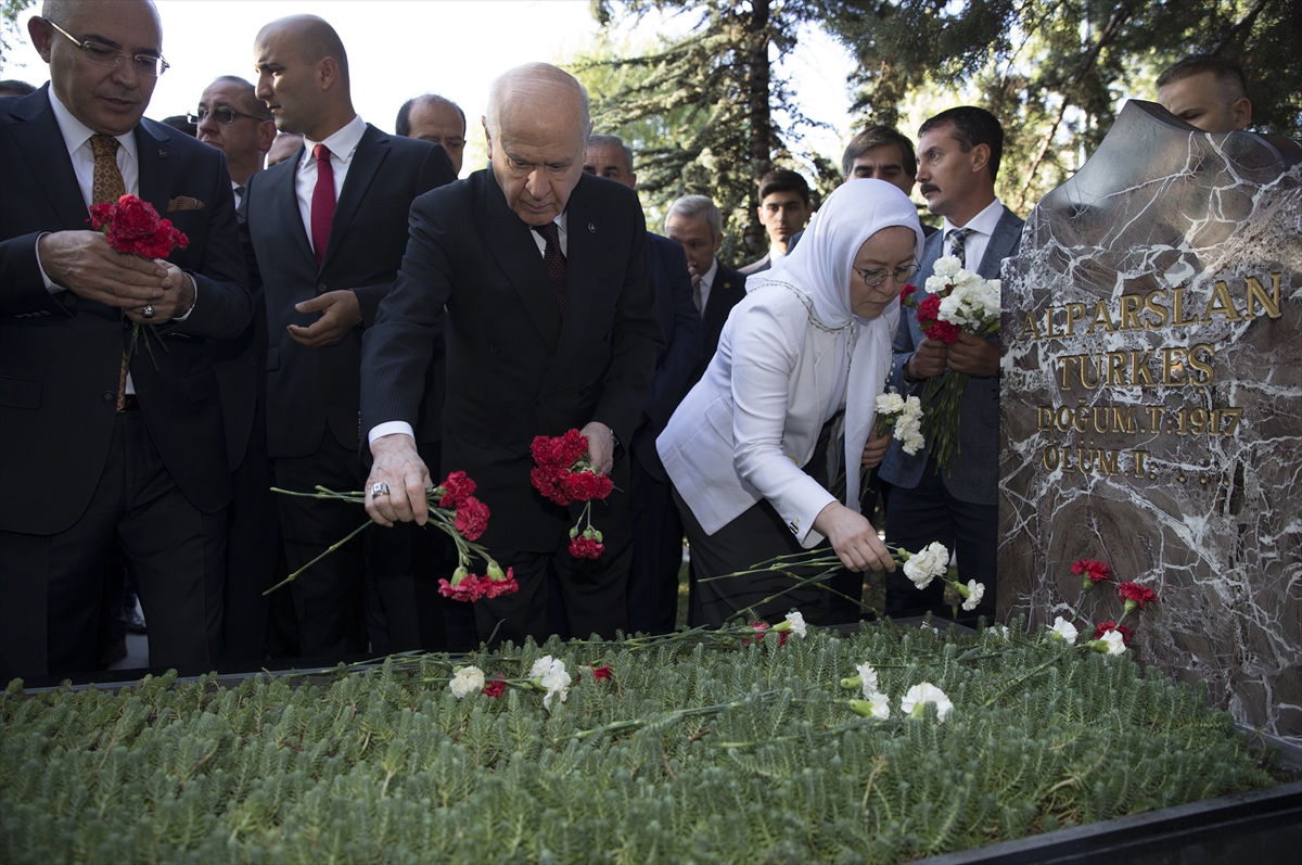 Bahçeli partililerle bayramlaştı - 0