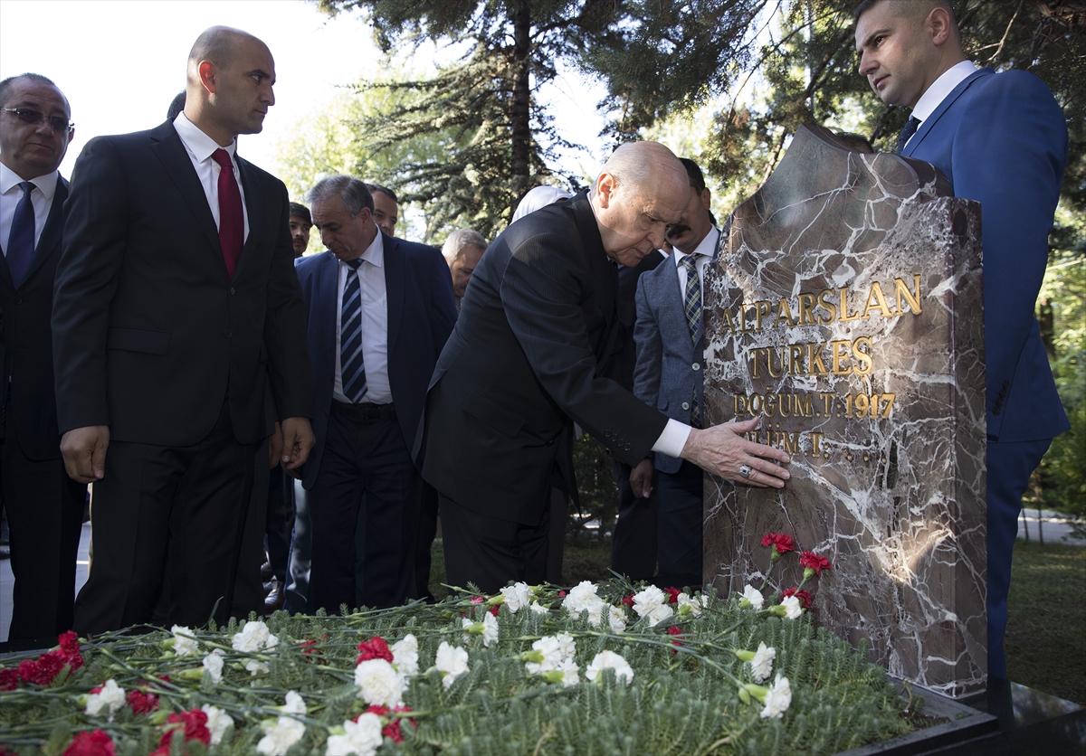 Bahçeli partililerle bayramlaştı - 0