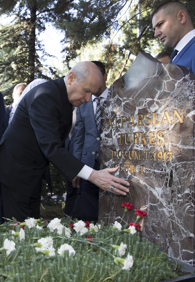 Bahçeli partililerle bayramlaştı - 0