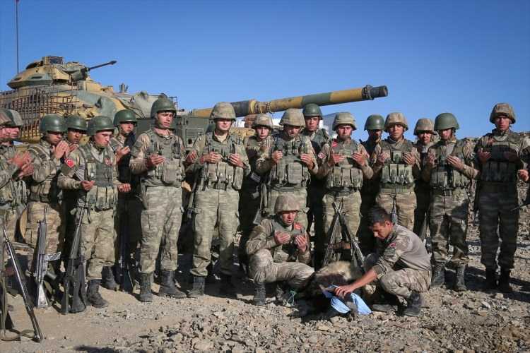 Mehmetçik bayramı 2 bin 900 metrede karşıladı - 3