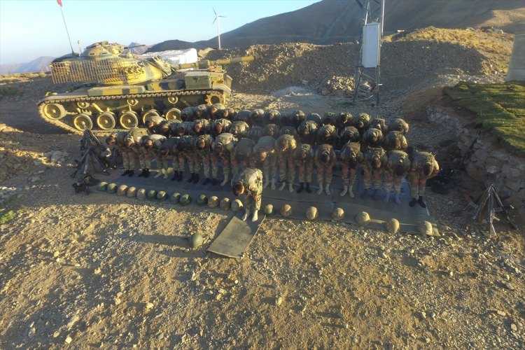 Mehmetçik bayramı 2 bin 900 metrede karşıladı - 4