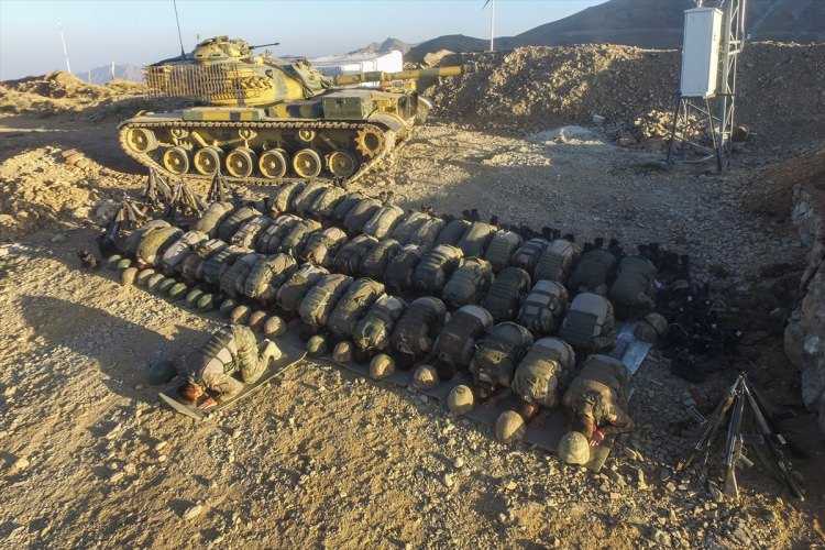 Mehmetçik bayramı 2 bin 900 metrede karşıladı - 7