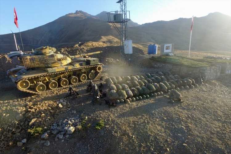 Mehmetçik bayramı 2 bin 900 metrede karşıladı - 8