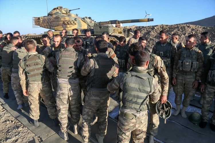 Mehmetçik bayramı 2 bin 900 metrede karşıladı - 9