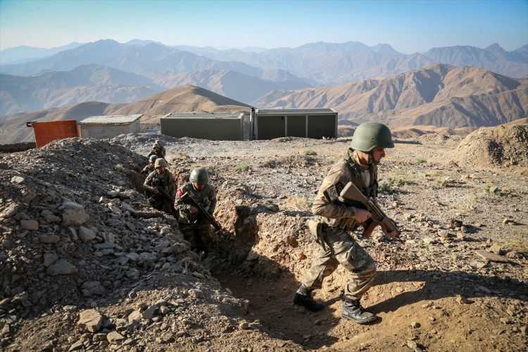 Mehmetçik bayramı 2 bin 900 metrede karşıladı - 14