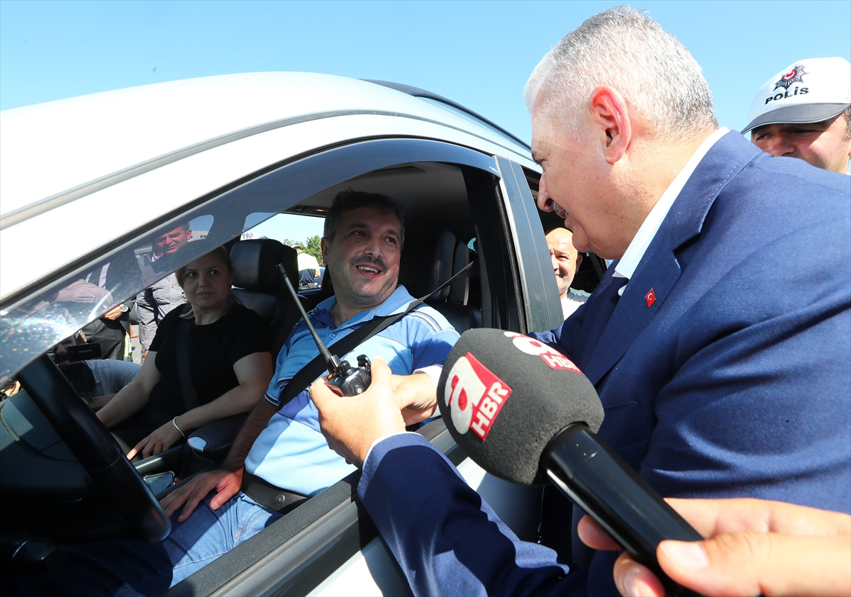 Yıldırım trafik polisleriyle bayramlaştı - 1