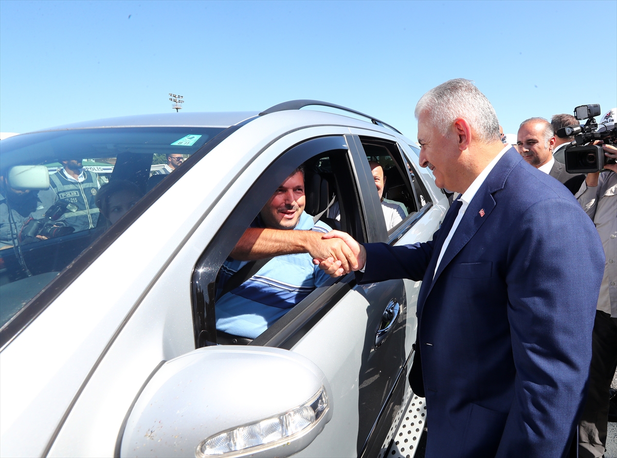 Yıldırım trafik polisleriyle bayramlaştı - 2