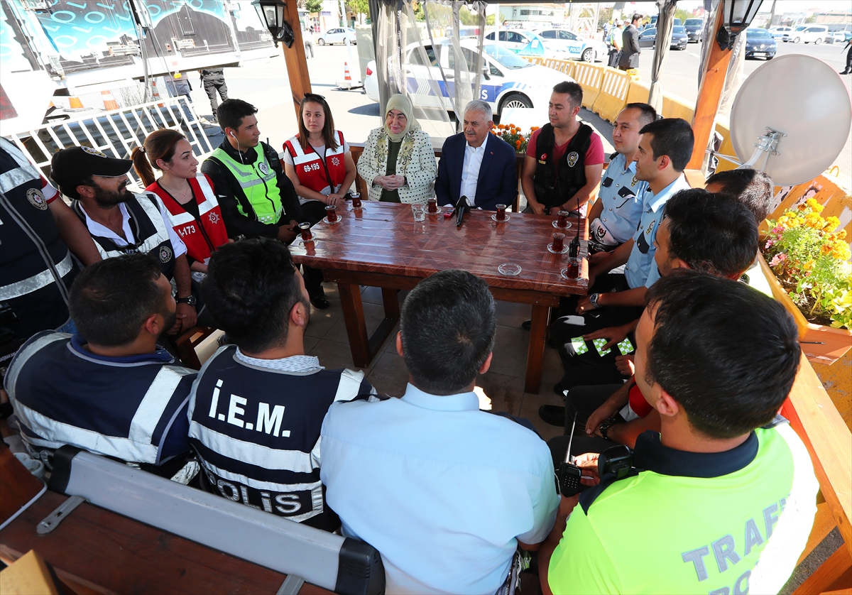 Yıldırım trafik polisleriyle bayramlaştı - 6