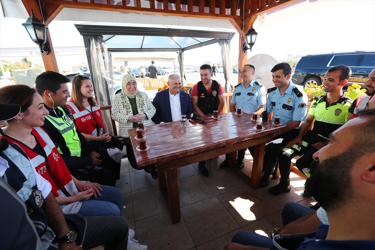 Yıldırım trafik polisleriyle bayramlaştı - 7