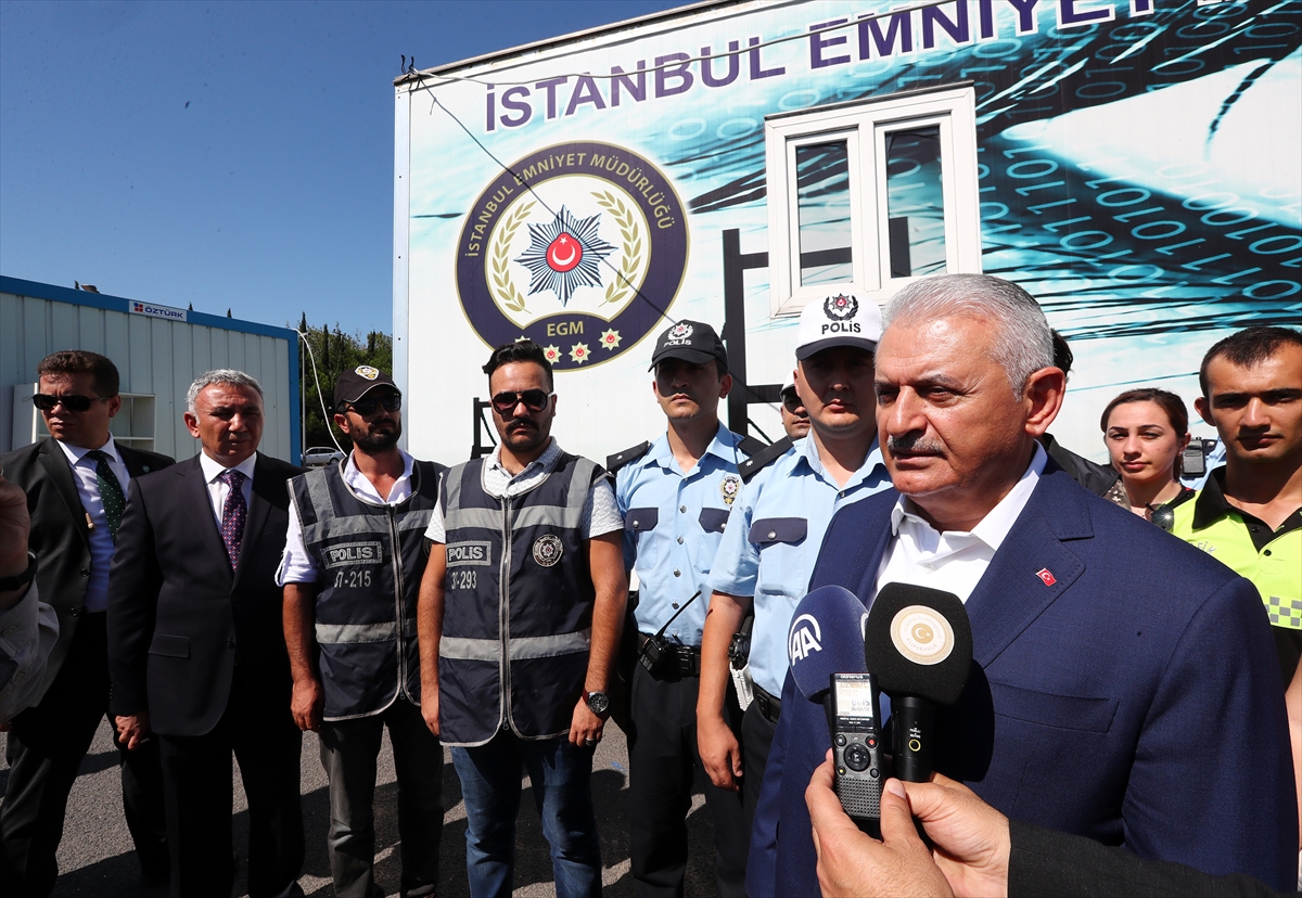 Yıldırım trafik polisleriyle bayramlaştı - 9