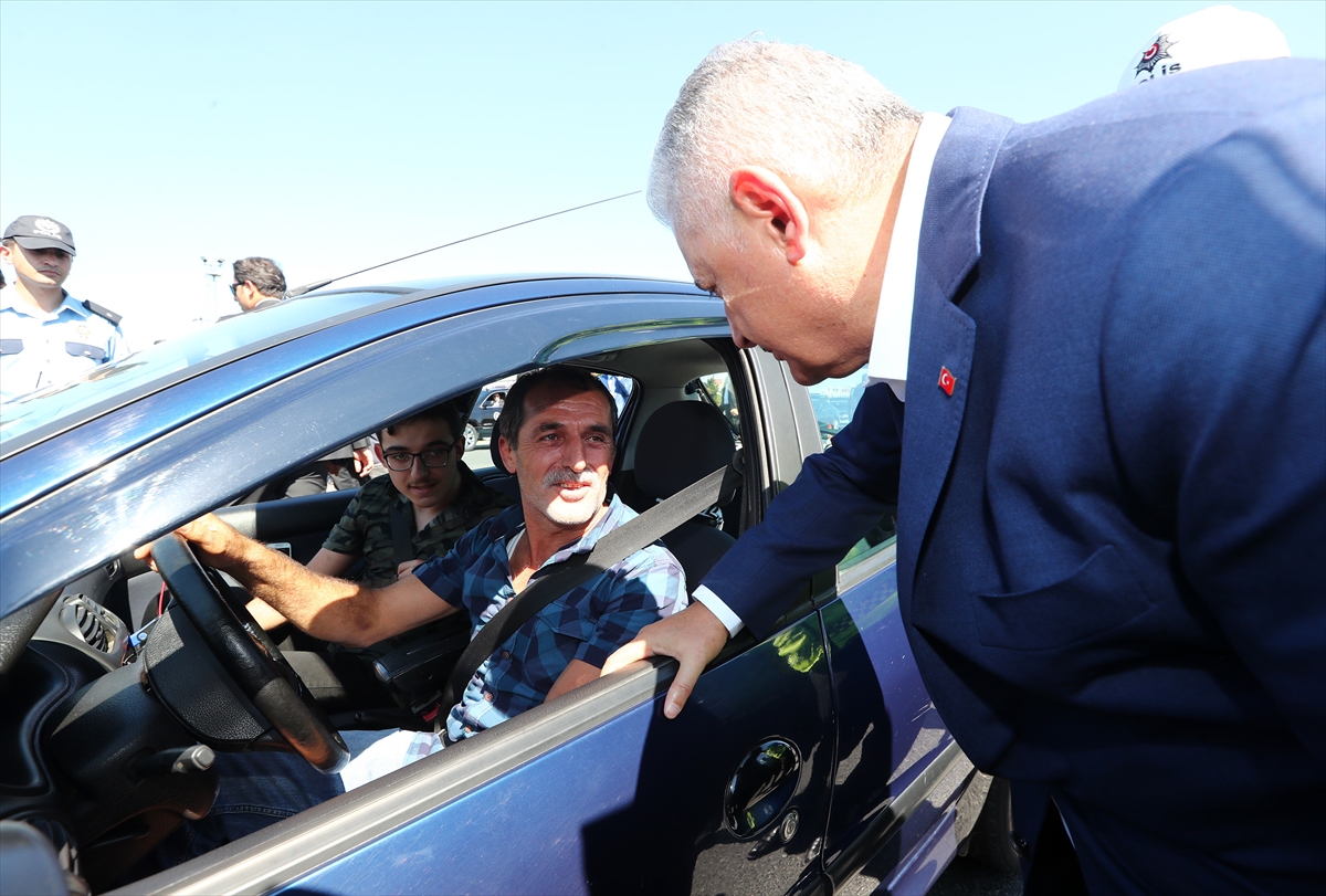 Yıldırım trafik polisleriyle bayramlaştı - 10