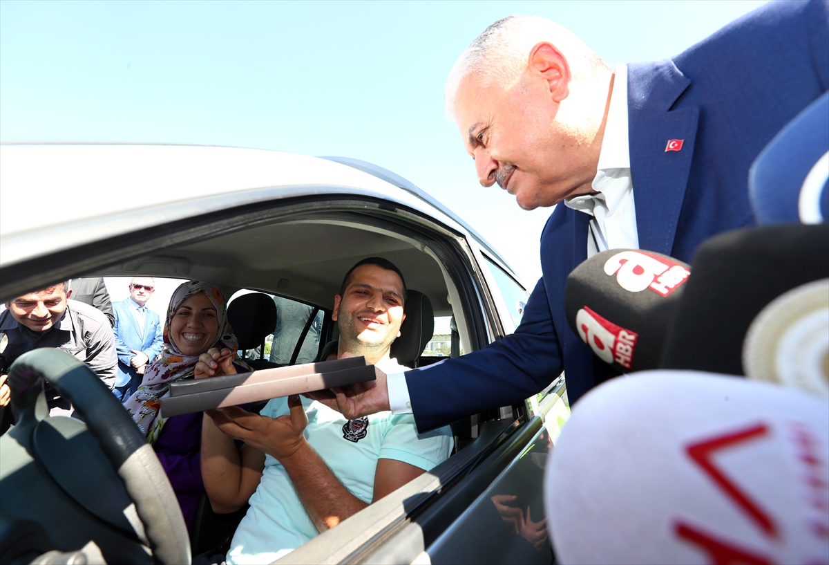 Yıldırım trafik polisleriyle bayramlaştı - 12
